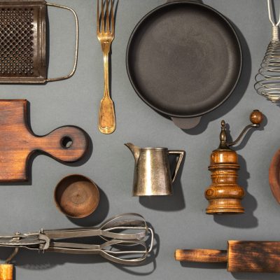 kitchen-utensils-arrangement-top-view